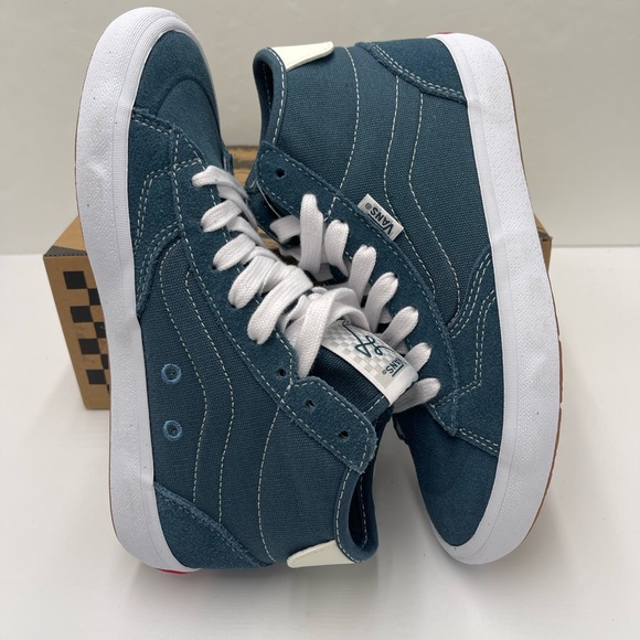 Vans WMNS The Lizzie
Teal Hi Top Sneakers 
VN0A4BX1TEA
 Teal High-Top Sneakers - Picture 10 of 16